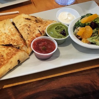 Big Bad Wolf Smokehouse Grill - Brisket & Jalapeño Quesadilla (the special) - Barbeque Near Me - Mount Juliet, Tennessee