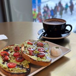 Pangea Pod Hotel - Avocado toast with cappuccino