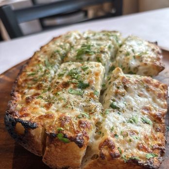 Il Posto Trattoria - Garlic bread - Italian Near Me - Napa, California