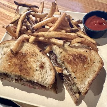 The Bine Beer & Food - Patty melt! Delicious! And great fresh cut fries - Beer Bar Near Me - Bothell, Washington The Bine Beer & Food - Patty melt! Delicious! And great fresh cut fries - Beer Bar Near Me - Bothell, Washington