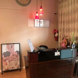 8th Street Spa - Front desk