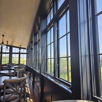 Andrew Pinckney Inn - Solarium - Hotels Near Me - Charleston, South Carolina Andrew Pinckney Inn - Solarium - Hotels Near Me - Charleston, South Carolina