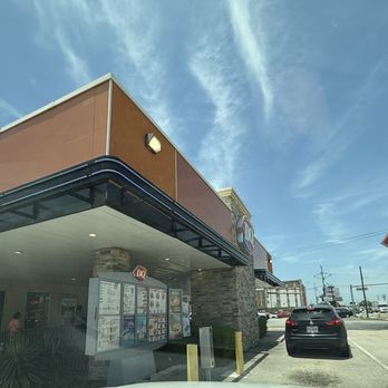 Dairy Queen - Entering the line to order. - Fast Food Near Me - Plano, Texas