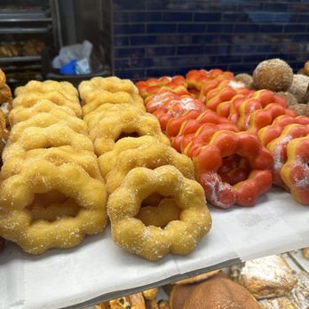 Paris Baguette - Strawberry Mochi Donut - Coffee & Tea Near Me - New York, New York Paris Baguette - Strawberry Mochi Donut - Coffee & Tea Near Me - New York, New York