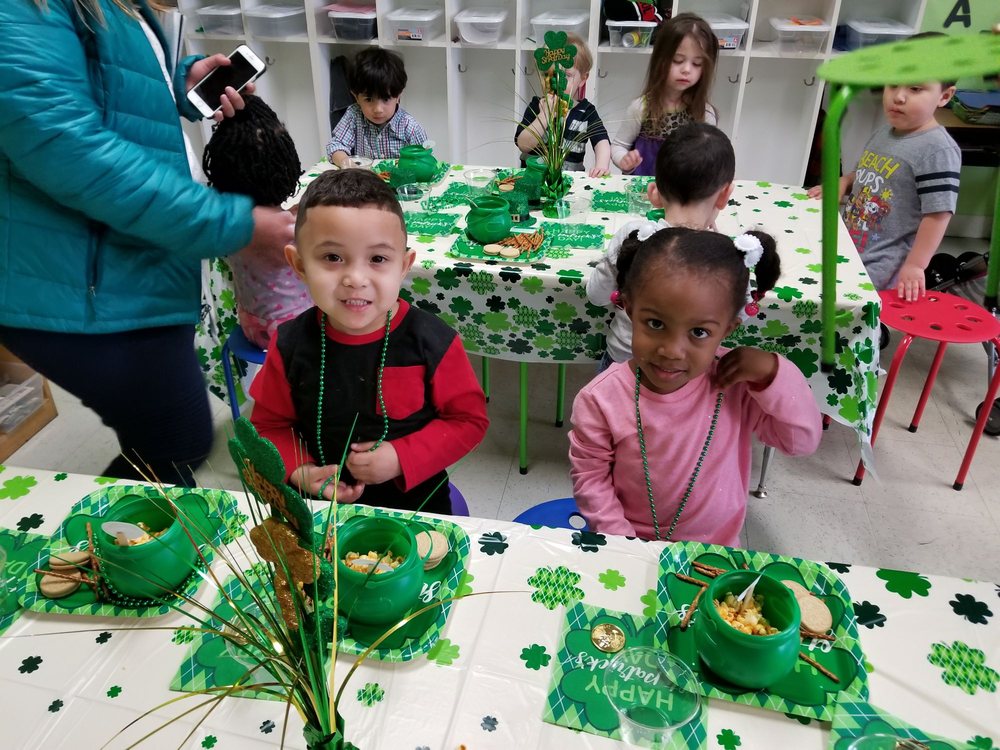 Hummingbird Lane Daycare Center - childcare center in Aurora, IL