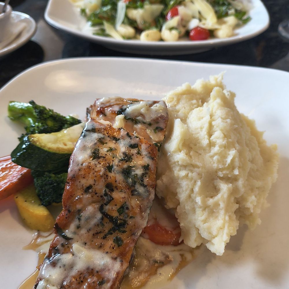 Campagna Restaurant - Salmon Gorgonzola and Chicken Milanese - Italian Near Me - Portland, Connecticut Campagna Restaurant - Salmon Gorgonzola and Chicken Milanese - Italian Near Me - Portland, Connecticut