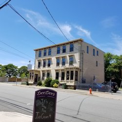 Dee Dee's - Beauty day in Hali