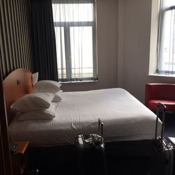 Hôtel Aris - Room 105. Spacious! - Hotels Near Me - Brussels, BRU
