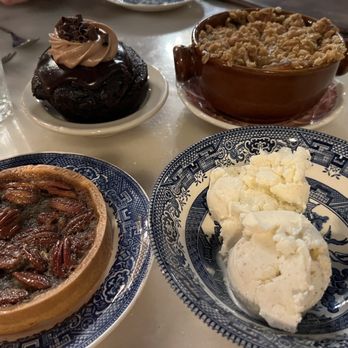 Tailleur - Apple crisp, bourbon pecan tart, buttermilk chocolate cake - Bakeries Near Me - Kansas City, Missouri Tailleur - Apple crisp, bourbon pecan tart, buttermilk chocolate cake - Bakeries Near Me - Kansas City, Missouri