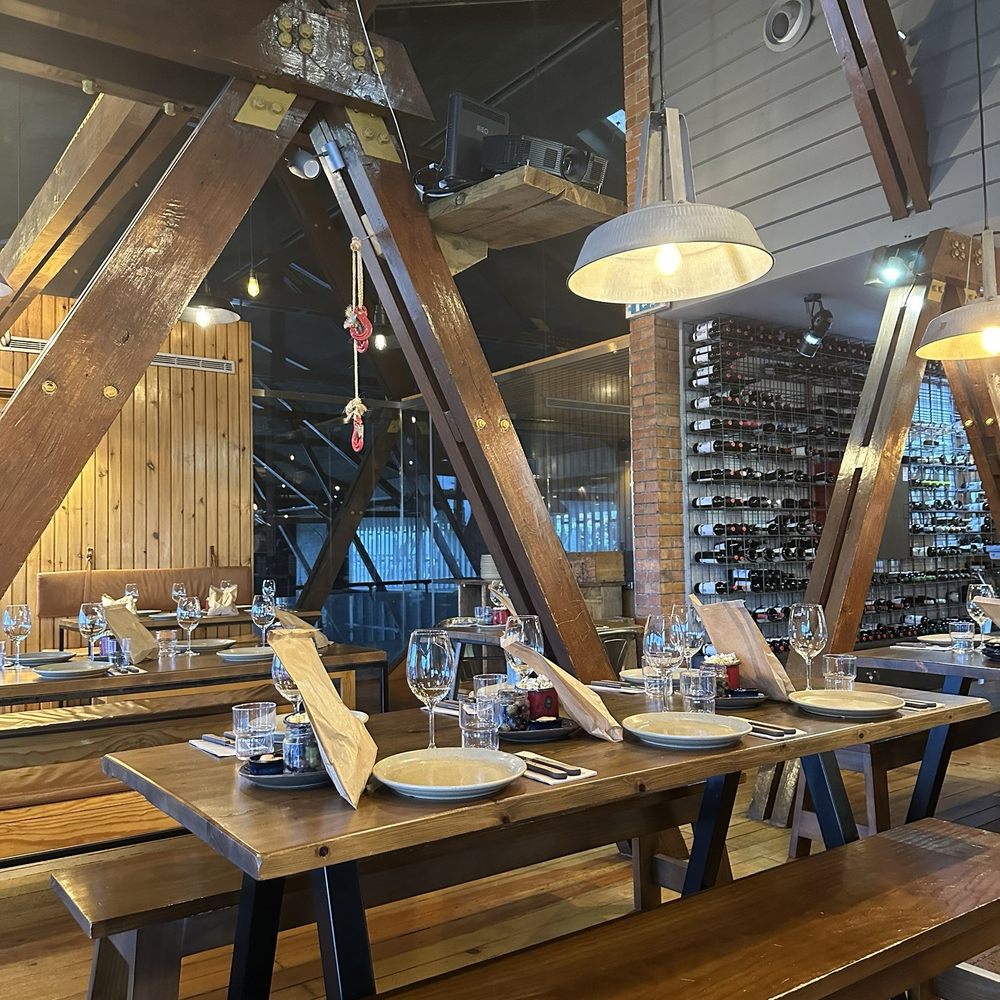 Terminal 4450 - Interior - Bars Near Me - Leça da Palmeira, 13