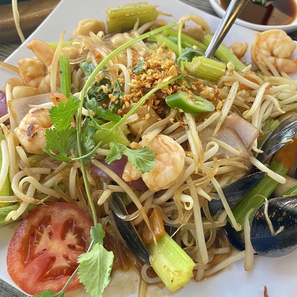 Den Da Coffee & Tea Restaurant - Clear noodle seafood stir fry - Coffee & Tea Near Me - Westminster, California Den Da Coffee & Tea Restaurant - Clear noodle seafood stir fry - Coffee & Tea Near Me - Westminster, California
