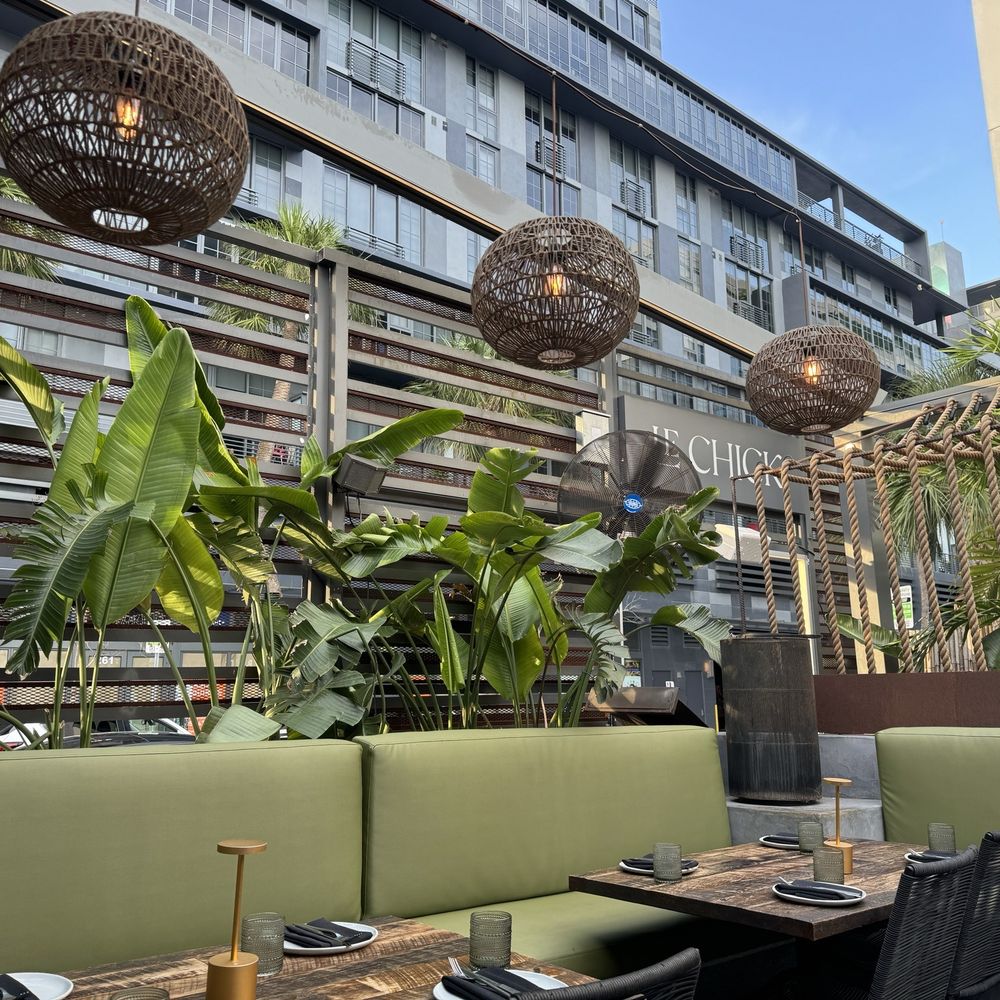 Le Chick - Cocktail Bars Near Me - Miami, Florida