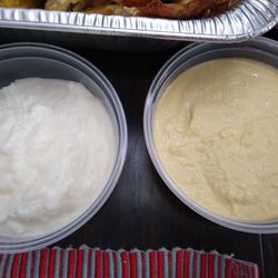 Chez Shawarma - Garlic sauce and hummus