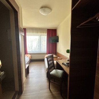 Hotel Astoria - 2 twin, desk, battery operated safe - Bed & Breakfast Near Me - Salzburg, 5