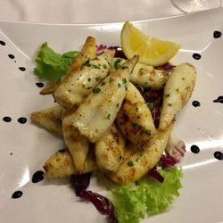 La Sosta - Gegrillte Calamari dazu Brot und feines Olivenöl.