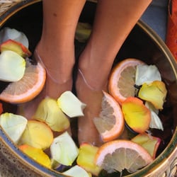Willow Spa - Willow Spa's Complimentary Citrus Flower Foot Soak