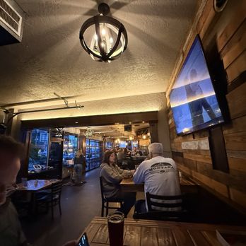 The Gallon House - Burgers Near Me - Silverton, Oregon