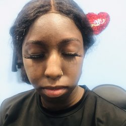 Rozi Eyebrows Threading and Henna - Eyebrow threading