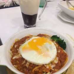 佳記餐廳 - My last dinner in hk. Baked minced beef over spaghetti and iced red bean drink