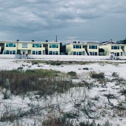 Siesta Sands On the Beach - Siesta sands on the Beach. Great Motel on the beach! Close walk to the village. This is what you need. On beach