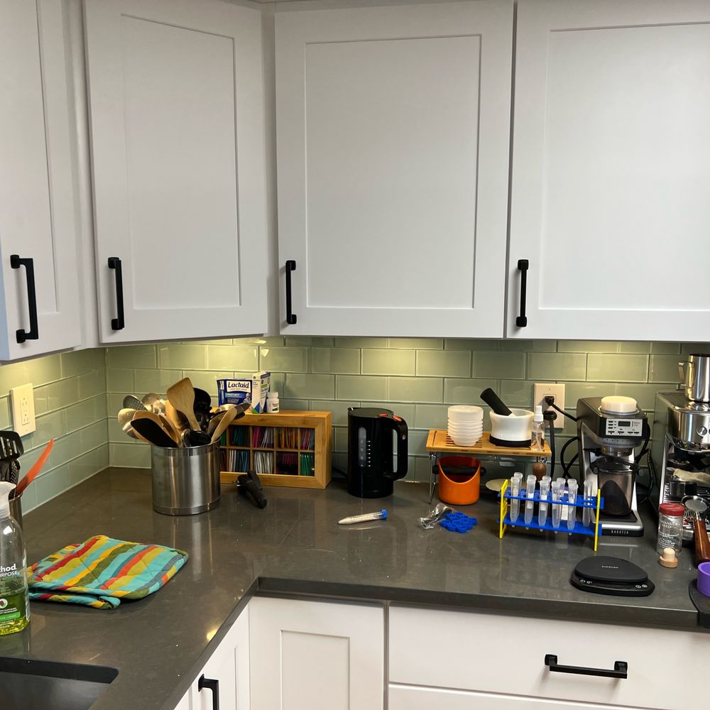 Your Home Builders - Clean installation with a beautiful tile backsplash - General Contractors Near Me Your Home Builders - Clean installation with a beautiful tile backsplash - General Contractors Near Me