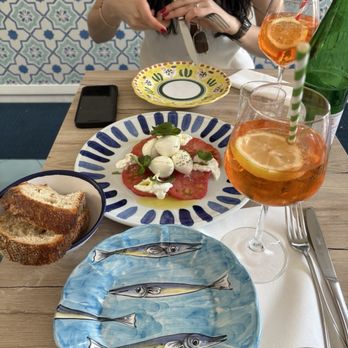Posides - Tomatoe and buffalo mozzarella Caprese salad - Cafes Near Me - Positano, SA Posides - Tomatoe and buffalo mozzarella Caprese salad - Cafes Near Me - Positano, SA
