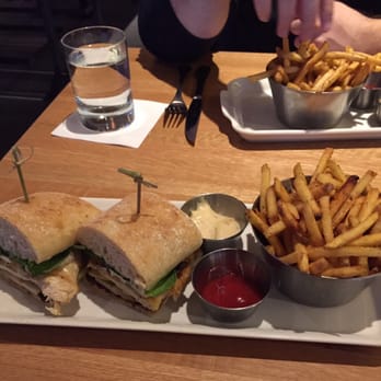 Earls Kitchen + Bar - Chicken, brie, & fig sandwich is bomb - New American Near Me - Somerville, Massachusetts