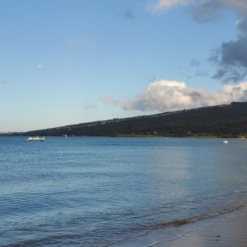 Portlock Beach - Fall Autumn Moon is still visible - Beaches Near Me - Honolulu, Hawaii Portlock Beach - Fall Autumn Moon is still visible - Beaches Near Me - Honolulu, Hawaii