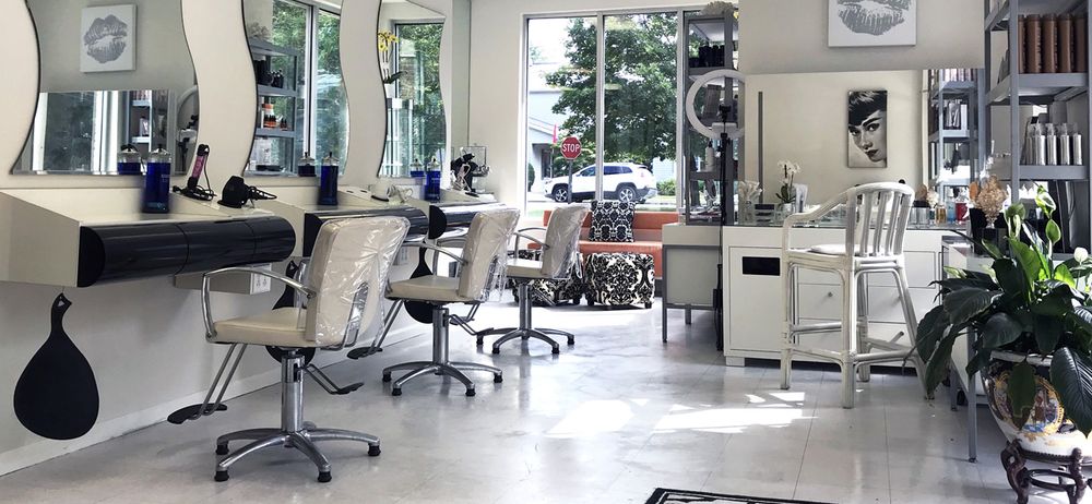 Le Mirage Salon & Spa Logo