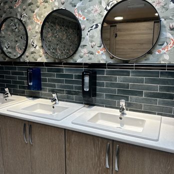 The Fish Box - Cute ladies room - Seafood Near Me - Dingle, Kentucky