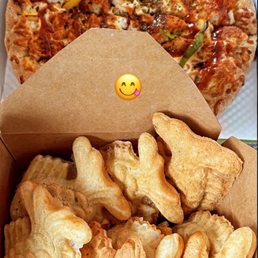 Kim's Korean waffles and bulgogi pizza from pizzamaru! Kim's Korean waffles and bulgogi pizza from pizzamaru!