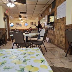 Luella's Cafe - Interior dining room