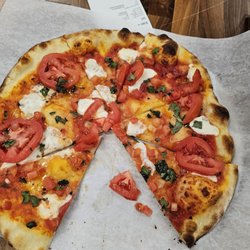 SMOKE PIZZA COMPANY - Marguerita pizza with fresh basil and perfect crust - yum!!
