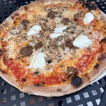I Tre Mori - Pizza Near Me - Indianapolis, Indiana