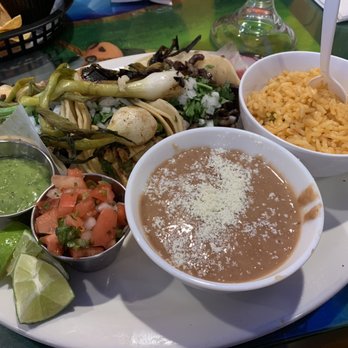 El Mercadito - 3 taco platter - Mexican Near Me - Westbury, New York El Mercadito - 3 taco platter - Mexican Near Me - Westbury, New York