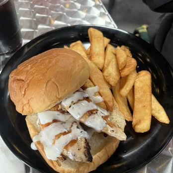 Steinerhaus BBQ - Sweet and spicy chicken sandwhich - Barbeque Near Me - Temecula, California Steinerhaus BBQ - Sweet and spicy chicken sandwhich - Barbeque Near Me - Temecula, California