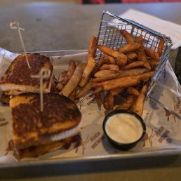 Pub grub grill! Very good love the crispy fries