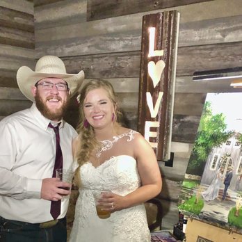 Firefly Farm - Live Wedding Painting by Natalie Pheifer of Trinity Brushworks - Venues & Event Spaces Near Me - Wimberley, Texas Firefly Farm - Live Wedding Painting by Natalie Pheifer of Trinity Brushworks - Venues & Event Spaces Near Me - Wimberley, Texas