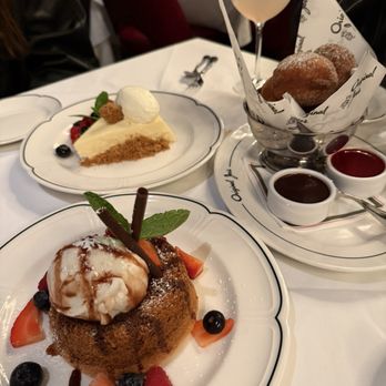 Original Joe's - Butter cake, zanze's cheesecake, bombolinis - Italian Near Me - Walnut Creek, California