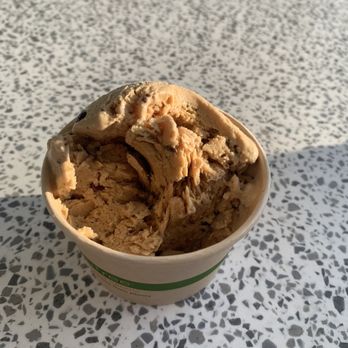 Humphry Slocombe - Salted Caramel Cocoa Nib Ice Cream, very flaky - Ice Cream & Frozen Yogurt Near Me - Emeryville, California Humphry Slocombe - Salted Caramel Cocoa Nib Ice Cream, very flaky - Ice Cream & Frozen Yogurt Near Me - Emeryville, California