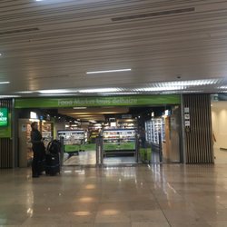 Louis Delhaize - Entrance to the shop