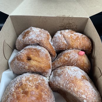 Leonard's Bakery - Bakeries Near Me - Honolulu, Hawaii