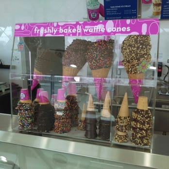 Baskin-Robbins - Yes good selection for the grown ups and kids - Ice Cream & Frozen Yogurt Near Me - Los Angeles, California