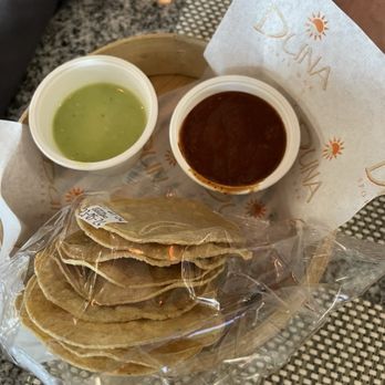 Duna Sports Bar - Salsa & chips = a pack of hard tostadas & flavorless watered down salsa. Sad - Mexican Near Me - Cancún, ROO Duna Sports Bar - Salsa & chips = a pack of hard tostadas & flavorless watered down salsa. Sad - Mexican Near Me - Cancún, ROO