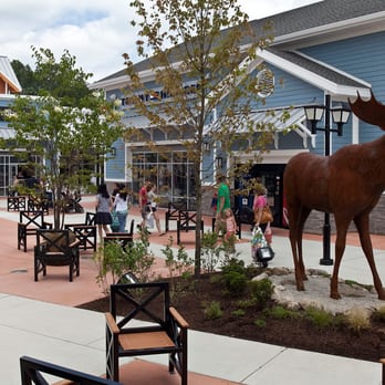 Merrimack Premium Outlets - Outlet Stores Near Me - Merrimack, New Hampshire