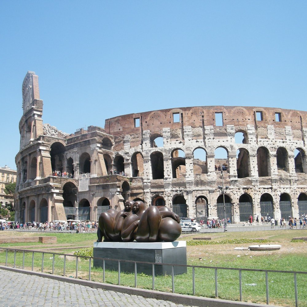 Colosseo - Colosseum Wiv Bronze Sculpture - Local Flavor Near Me - Rome, RM