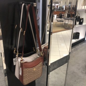 Macy's - Department Stores Near Me - Aurora, Illinois