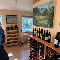 Artisan Wine Gallery - Inside area