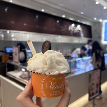 Venchi - Tuscan custard and Lemon gelato with dark chocolate - Gelato Near Me - Santa Clara, California