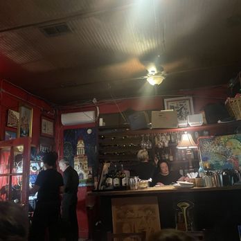 Adolfo's - Interior - Seafood Near Me - New Orleans, Louisiana
